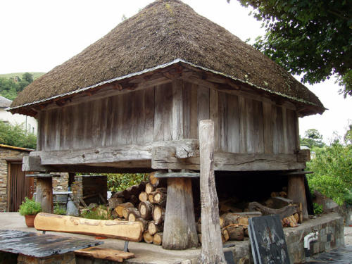 Hórreo                 