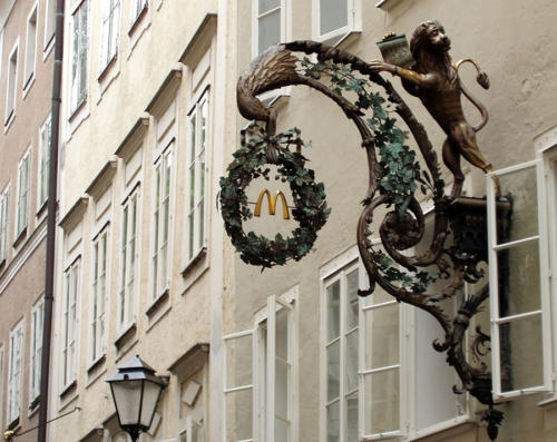 Curiosa "M"                            