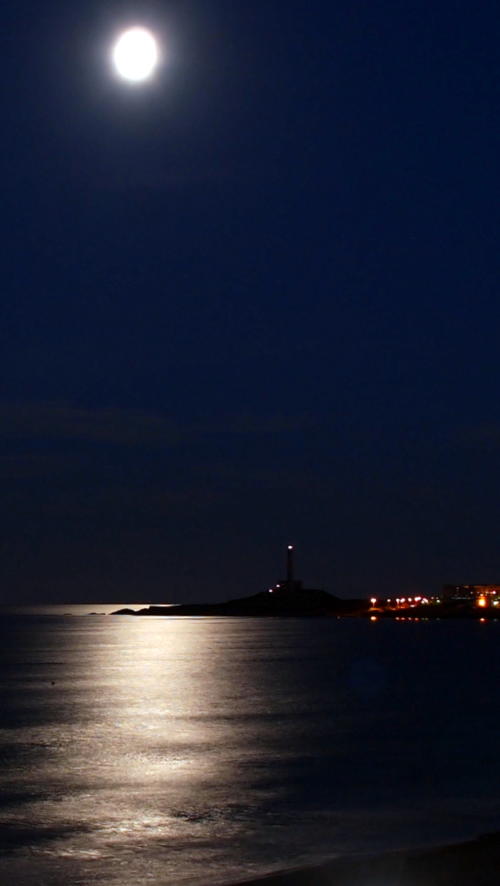 Luna llena sobre el Mediterráneo                