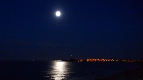 Luna llena sobre el Mediterráne                