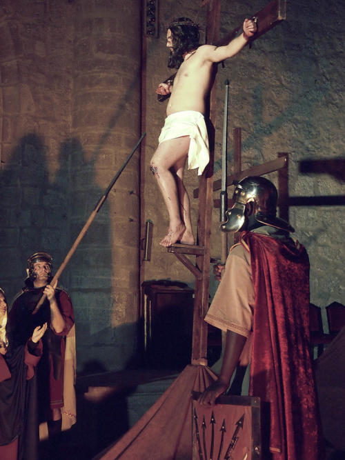 Paso 8-Crucifixión      