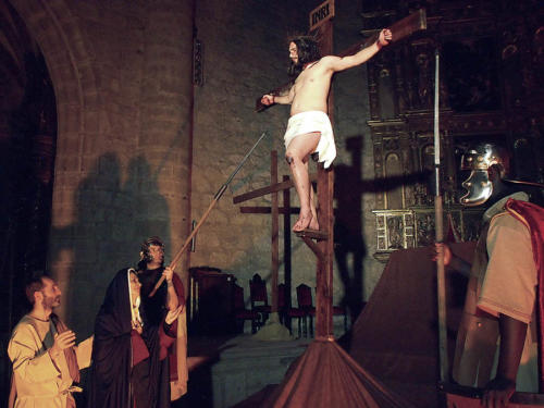 Paso 8-Crucifixión      